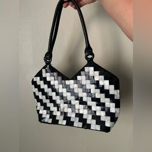 Vintage beaded shell black and white purse